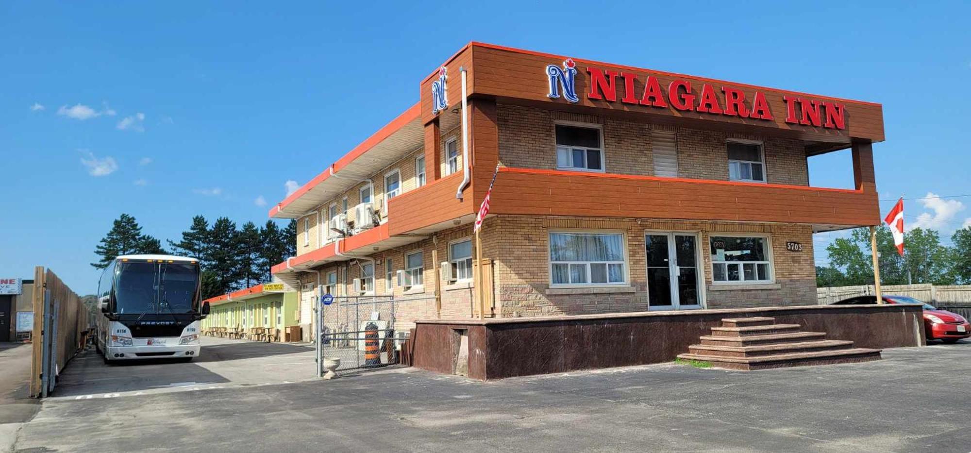 Niagara Inn *